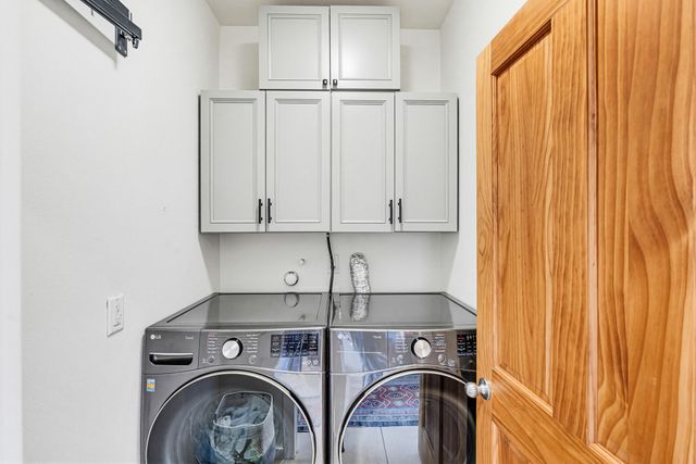 84 Avenida Frijoles, Santa Fe, NM 87507