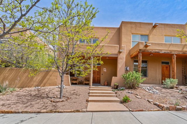 84 Avenida Frijoles, Santa Fe, NM 87507