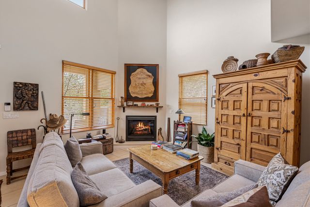 84 Avenida Frijoles, Santa Fe, NM 87507