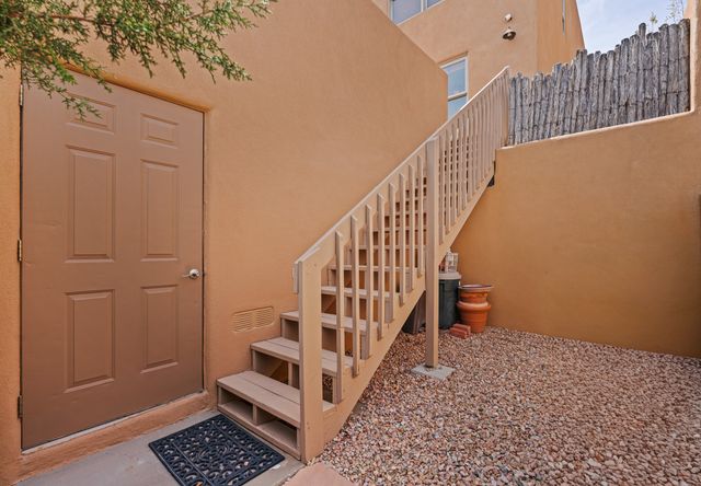 84 Avenida Frijoles, Santa Fe, NM 87507