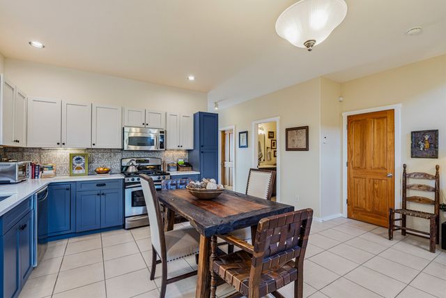 84 Avenida Frijoles, Santa Fe, NM 87507