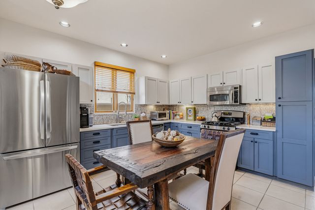 84 Avenida Frijoles, Santa Fe, NM 87507