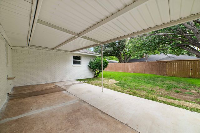 2209 9th Street, Brownwood, TX 76801