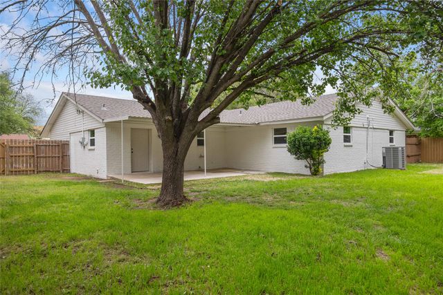 2209 9th Street, Brownwood, TX 76801