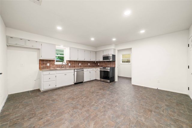 2209 9th Street, Brownwood, TX 76801