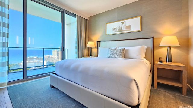 383 Kalaimoku Street 3502, Honolulu, HI 96815