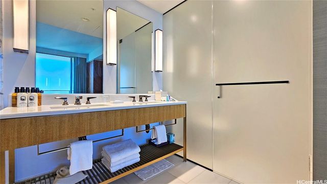 383 Kalaimoku Street 3502, Honolulu, HI 96815