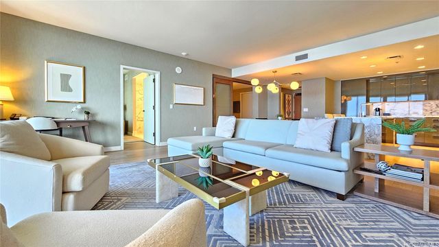 383 Kalaimoku Street 3502, Honolulu, HI 96815