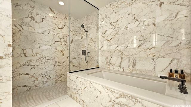 383 Kalaimoku Street 3502, Honolulu, HI 96815