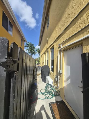 6743 SW 163rd Place, Miami, FL 33193