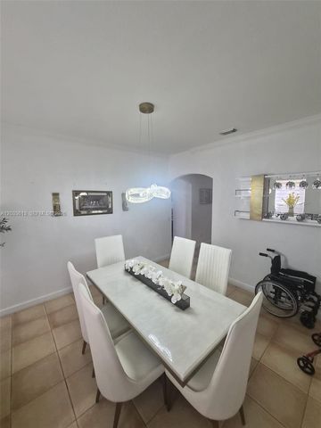 6743 SW 163rd Place, Miami, FL 33193