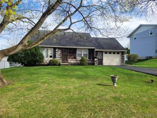 114 Skyview Drive, Salina, NY 13088