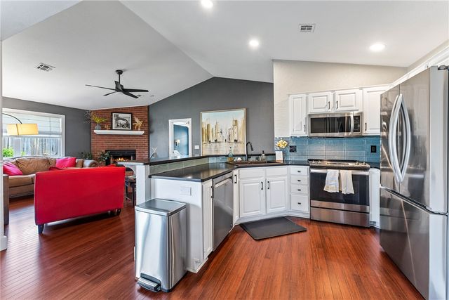 13 Greenridge Lane, Bentonville, AR 72712