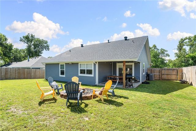 13 Greenridge Lane, Bentonville, AR 72712