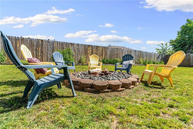 13 Greenridge Lane, Bentonville, AR 72712