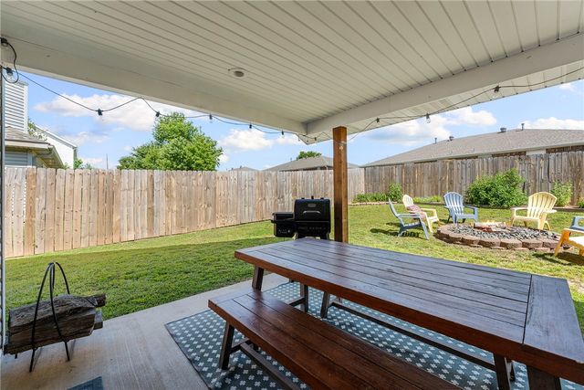 13 Greenridge Lane, Bentonville, AR 72712