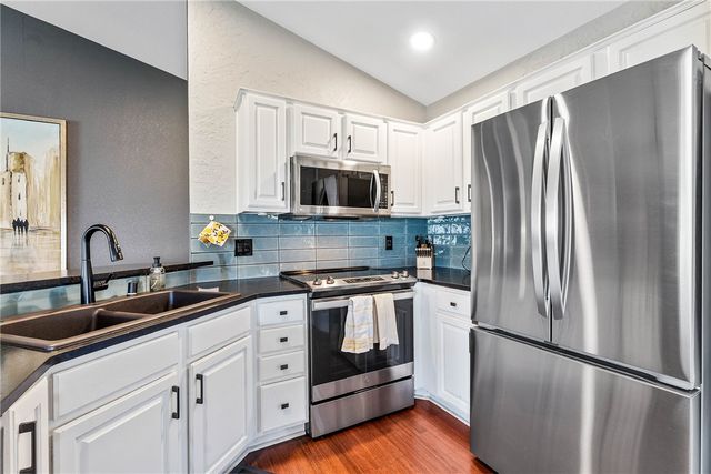 13 Greenridge Lane, Bentonville, AR 72712