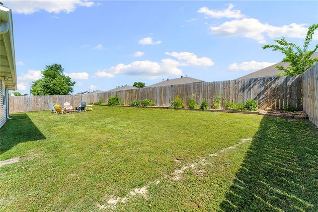 13 Greenridge Lane, Bentonville, AR 72712