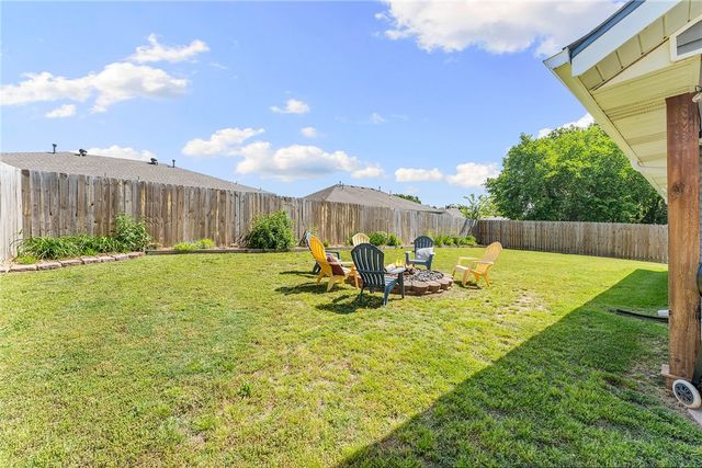 13 Greenridge Lane, Bentonville, AR 72712