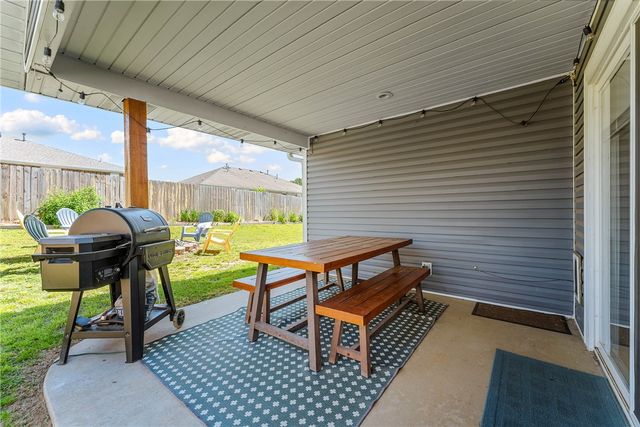 13 Greenridge Lane, Bentonville, AR 72712