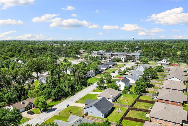 13 Greenridge Lane, Bentonville, AR 72712