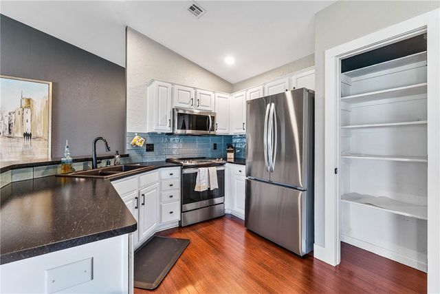 13 Greenridge Lane, Bentonville, AR 72712