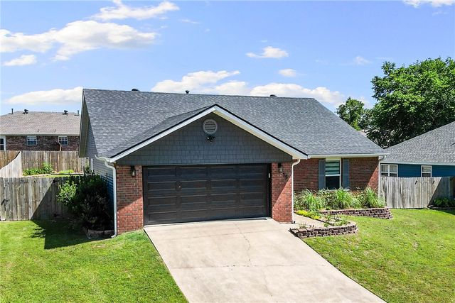 13 Greenridge Lane, Bentonville, AR 72712