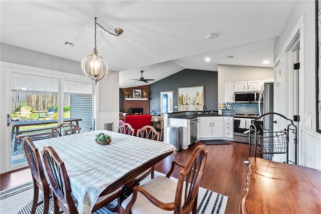 13 Greenridge Lane, Bentonville, AR 72712