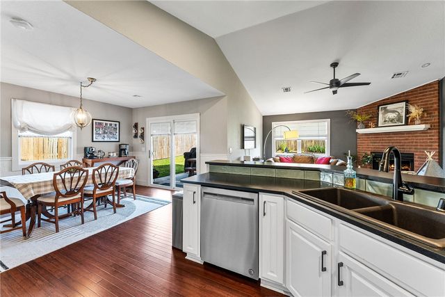 13 Greenridge Lane, Bentonville, AR 72712