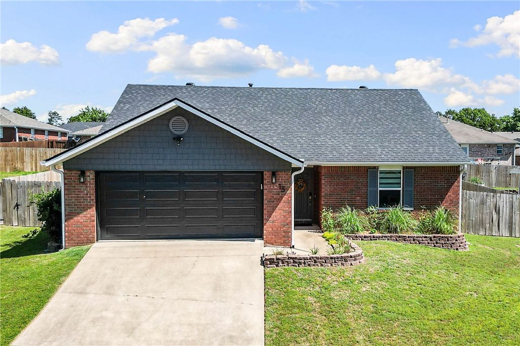 13 Greenridge Lane, Bentonville, AR 72712