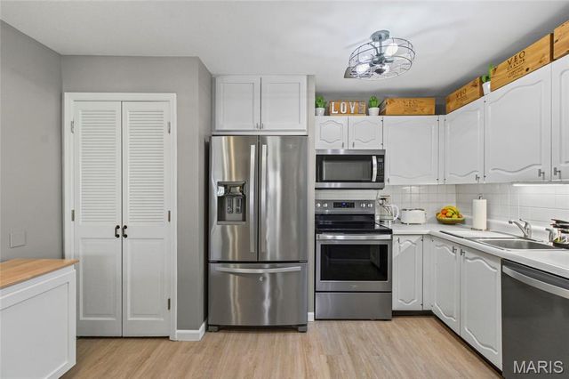 13453 Coliseum Drive F, Chesterfield, MO 63017