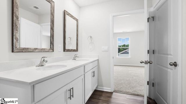 1072 Gagmon Drive, Wellford, SC 29385