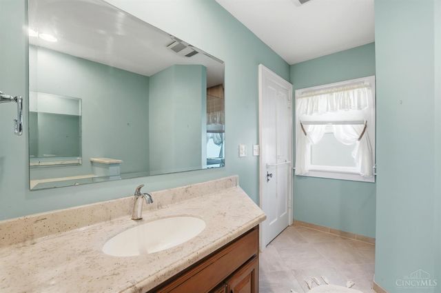 3314 S Woodmont Avenue, Cincinnati, OH 45213