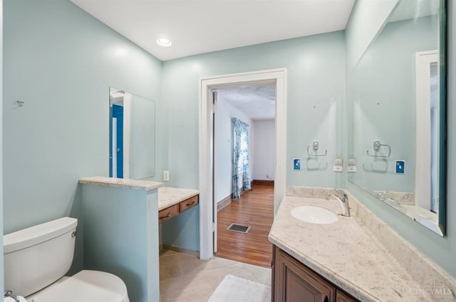 3314 S Woodmont Avenue, Cincinnati, OH 45213