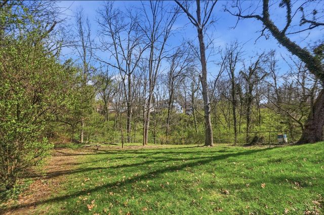 3314 S Woodmont Avenue, Cincinnati, OH 45213