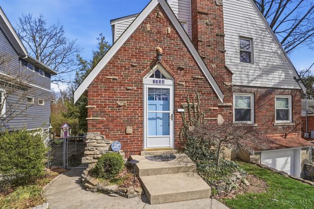 3314 S Woodmont Avenue, Cincinnati, OH 45213