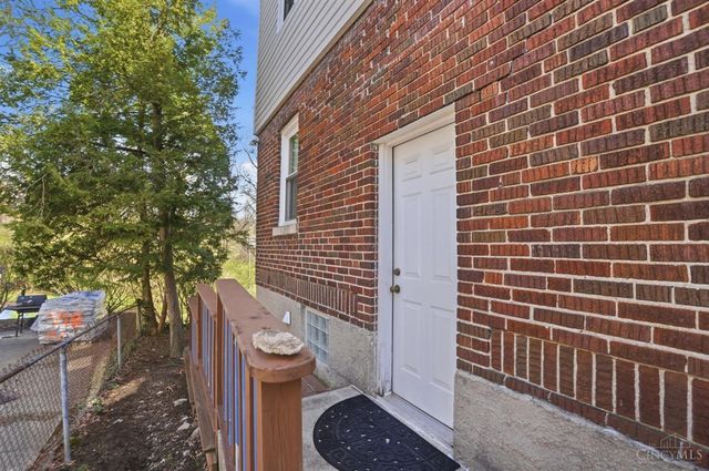 3314 S Woodmont Avenue, Cincinnati, OH 45213