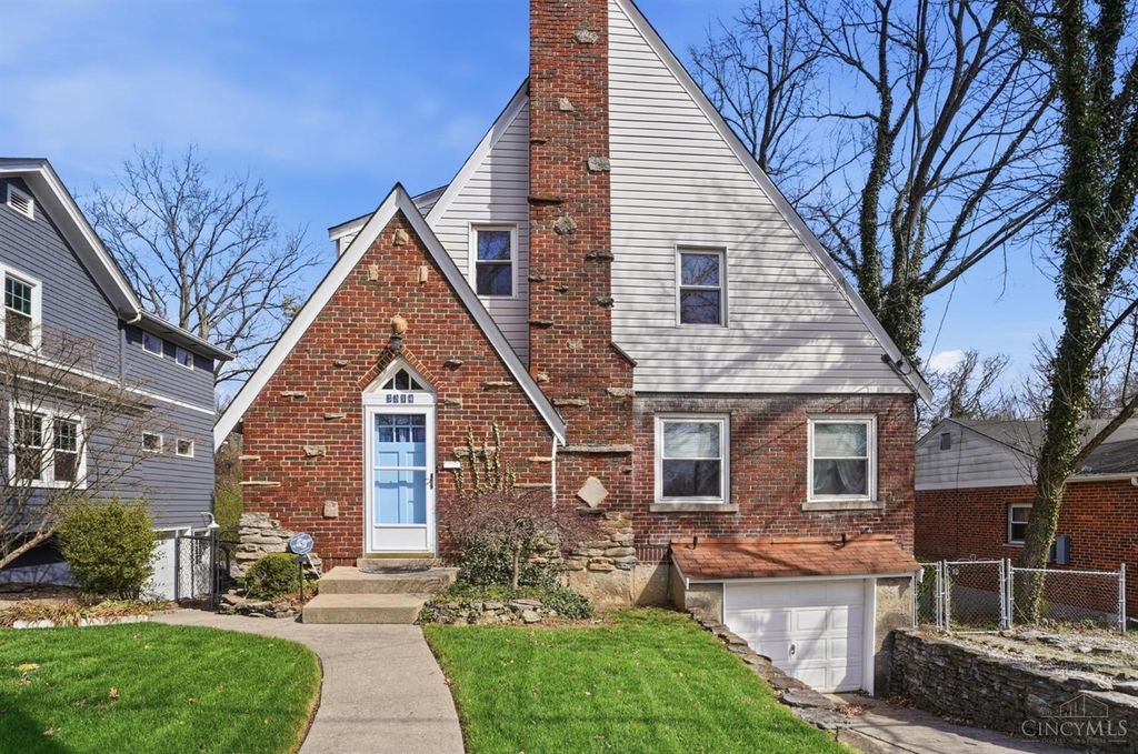 3314 S Woodmont Avenue, Cincinnati, OH 45213
