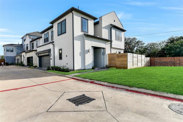 12037 Royal Oaks Run Drive, Houston, TX 77082