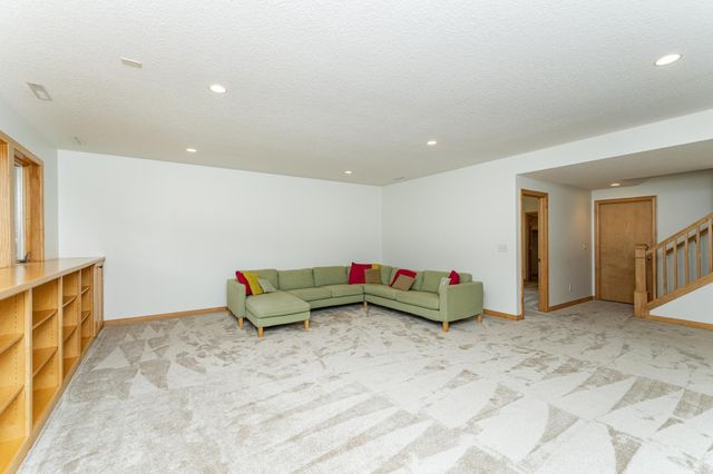 2234 Baihly Hills Drive SW, Rochester, MN 55902