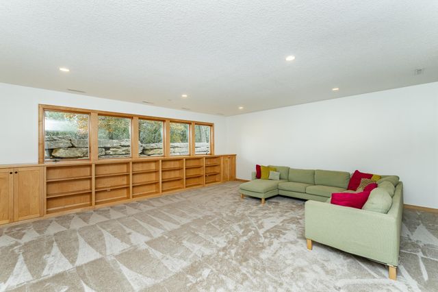 2234 Baihly Hills Drive SW, Rochester, MN 55902