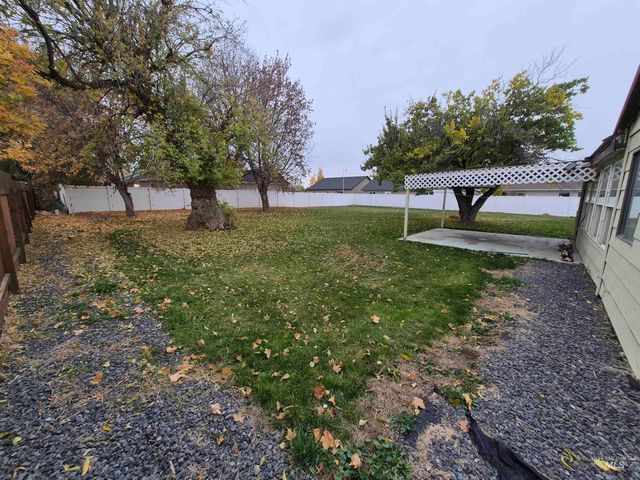 403 16th Ave E, Jerome, ID 83338