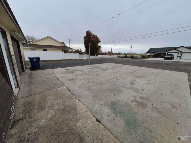 403 16th Ave E, Jerome, ID 83338