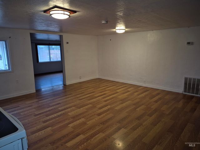 403 16th Ave E, Jerome, ID 83338