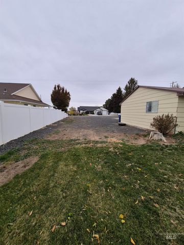 403 16th Ave E, Jerome, ID 83338