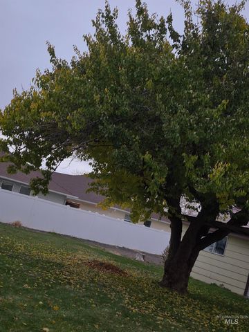 403 16th Ave E, Jerome, ID 83338