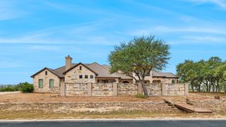 1073 Las Brisas DR, Canyon Lake, TX 78133
