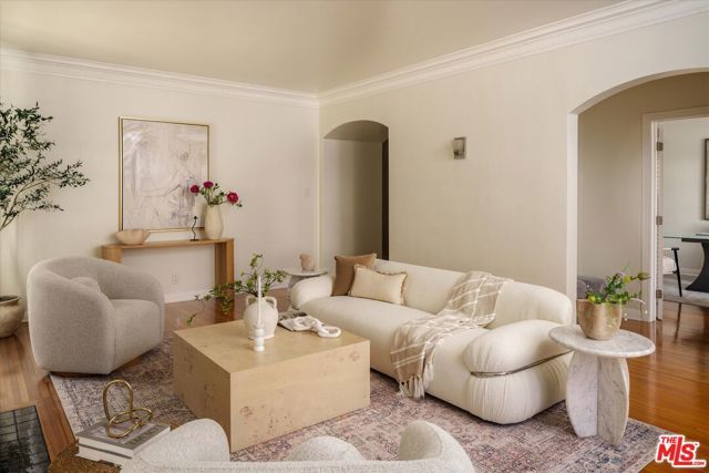 215 S Poinsettia Place, Los Angeles, CA 90036