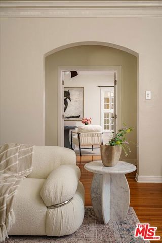 215 S Poinsettia Place, Los Angeles, CA 90036
