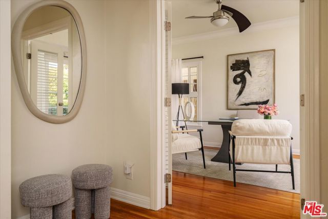 215 S Poinsettia Place, Los Angeles, CA 90036